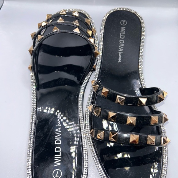 Wild Diva Black Studded Women's Sandals - Picture 1 of 5